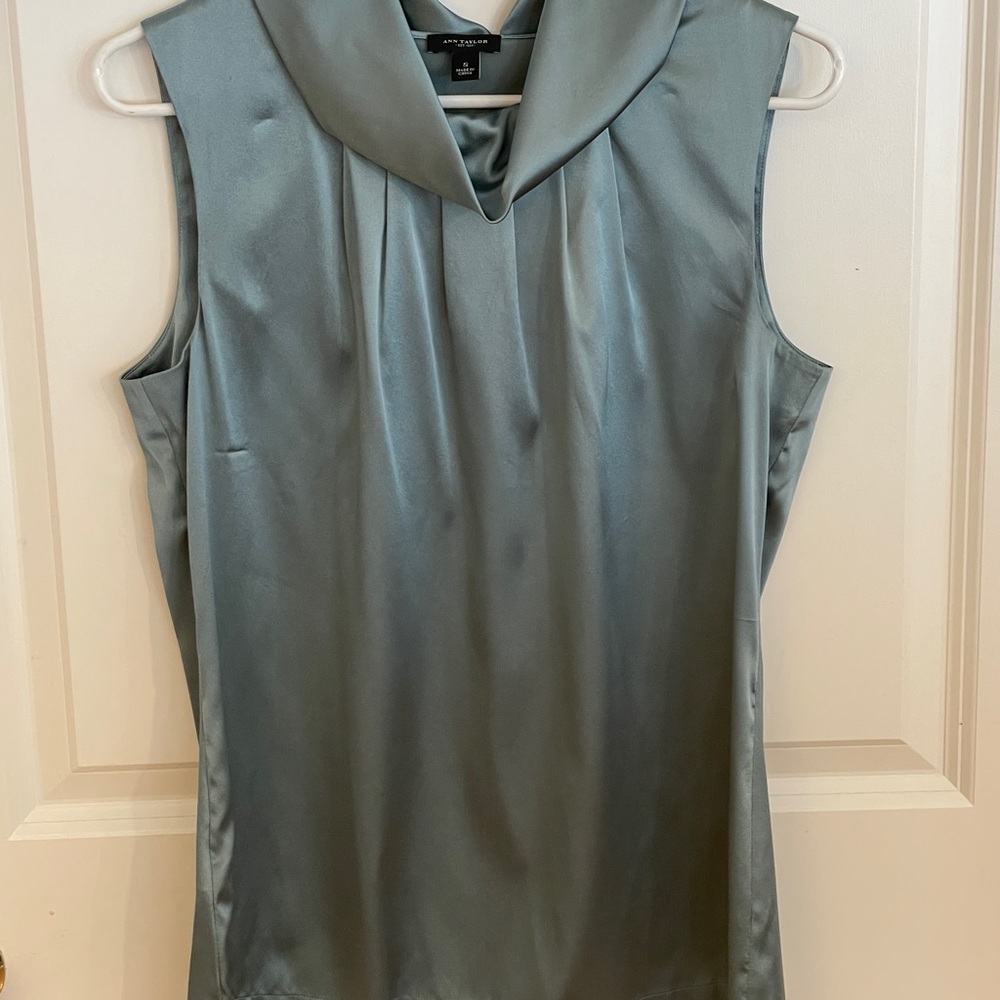 Ann Taylor blue sleeveless blouse